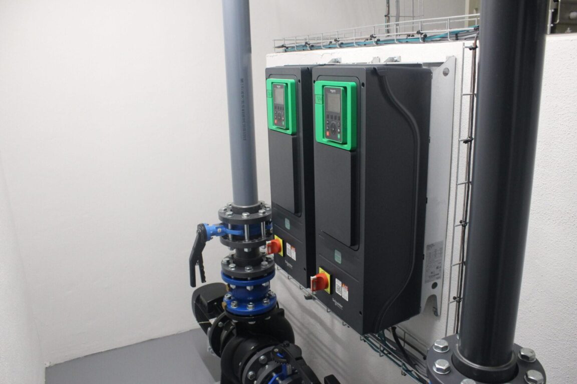 Industrielle frekvensomformere monteret ved rørinstallation